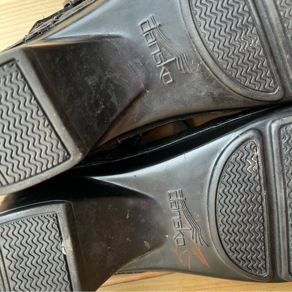 DANSKO Savanna Embossed Brown Leather
Mary Jane Clogs Sz 7 - Picture 11 of 13